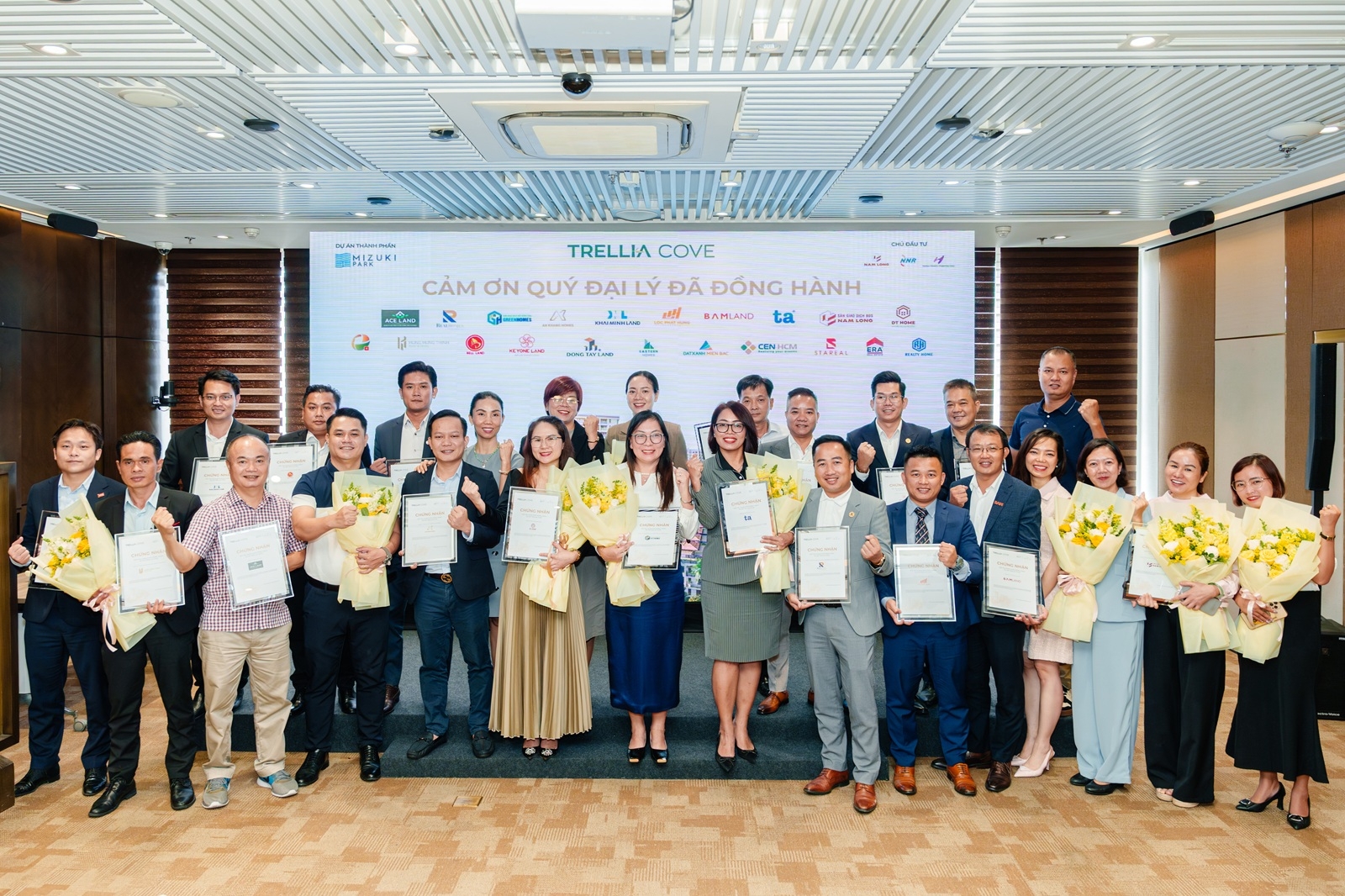 Dai Ly Phan Phoi F1 Trellia Cove Loc Phat Hung (2)