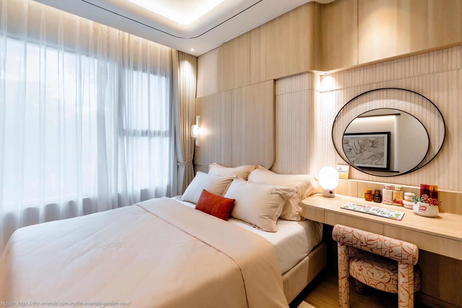 Nhà mẫu The Emerald Garden View: Phòng ngủ 1 (Master) căn hộ 2PN 64m2 lót sàn gỗ An Cường cao cấp