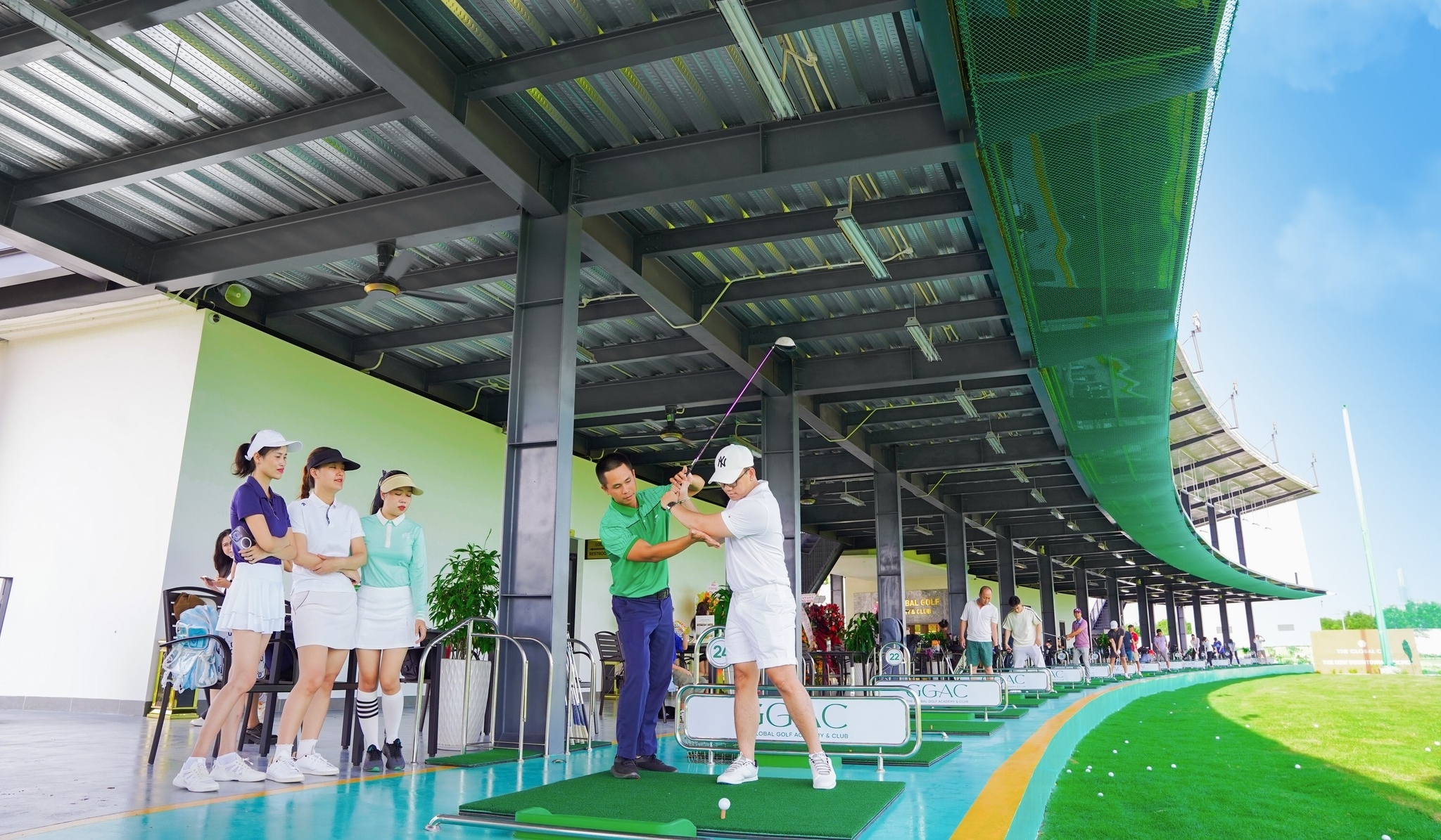 Phòng Golf tại TT Genesis